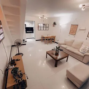 https://cozy-themed-2br-townhouse-angeles-clark-ph-therichplaceph-1.angeleshotels.net