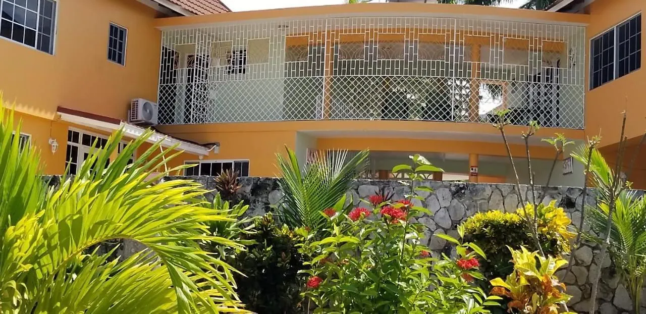 Chaudhry Holiday House Montego Bay Villa